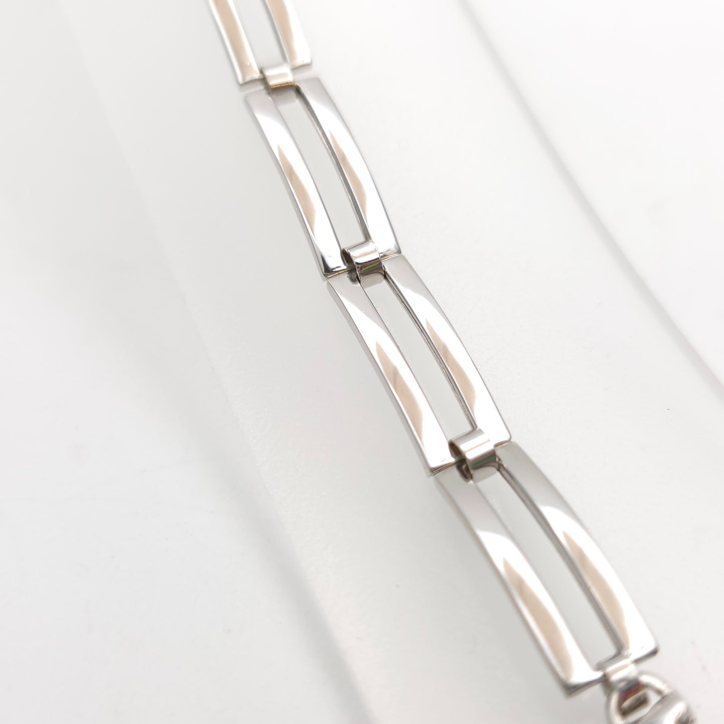 9ct White Gold Openwork Rectangular Link / Two Bar Gate Bracelet