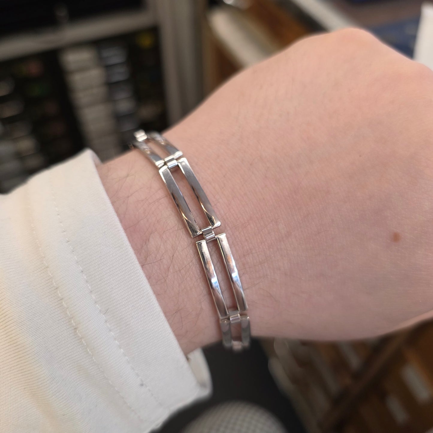 9ct White Gold Openwork Rectangular Link / Two Bar Gate Bracelet