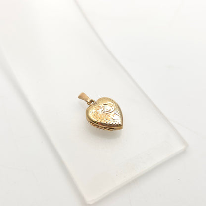 9ct Yellow Gold Vintage Heart Shaped Engraved Patterned Locket