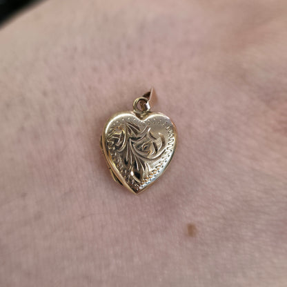 9ct Yellow Gold Vintage Heart Shaped Engraved Patterned Locket