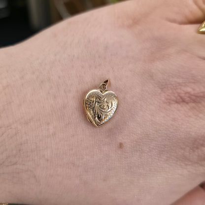 9ct Yellow Gold Vintage Heart Shaped Engraved Patterned Locket