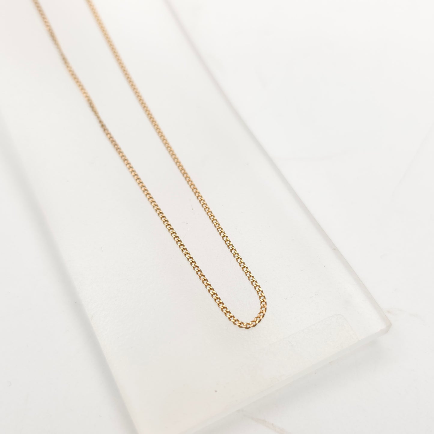9ct Yellow Gold Vintage Lightweight Curb Chain necklace - 16 Inch / 40cm
