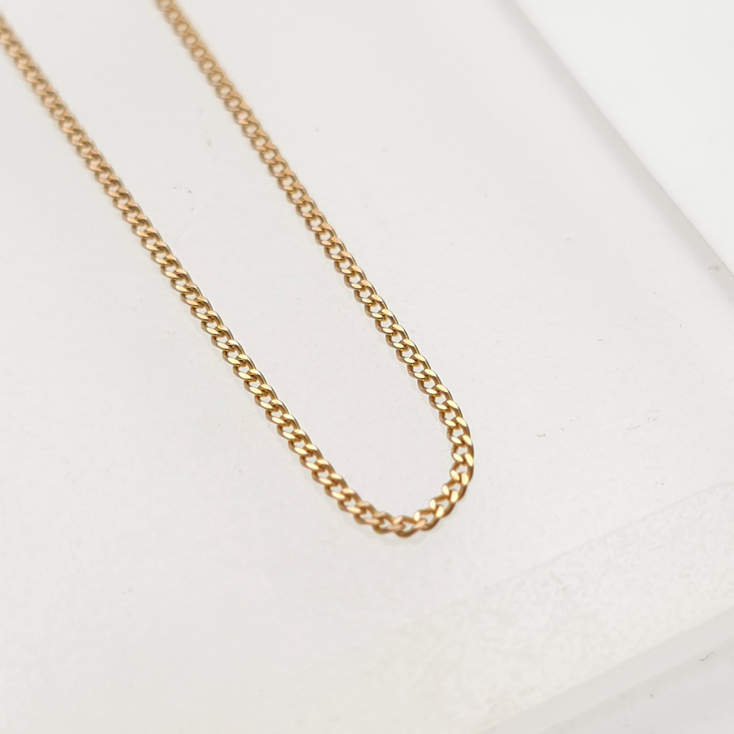 9ct Yellow Gold Vintage Lightweight Curb Chain necklace - 16 Inch / 40cm