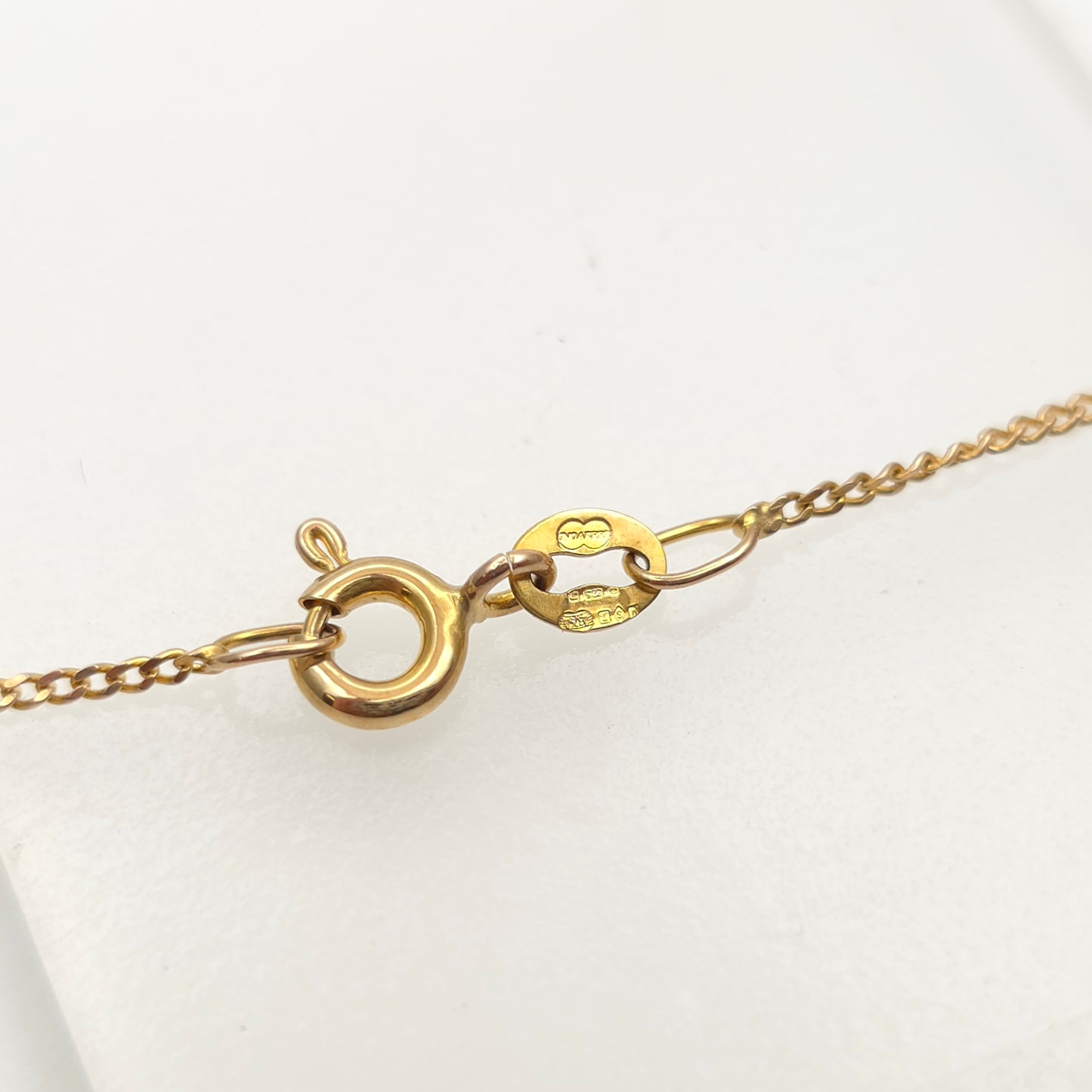 9ct Yellow Gold Vintage Lightweight Curb Chain necklace - 16 Inch / 40cm