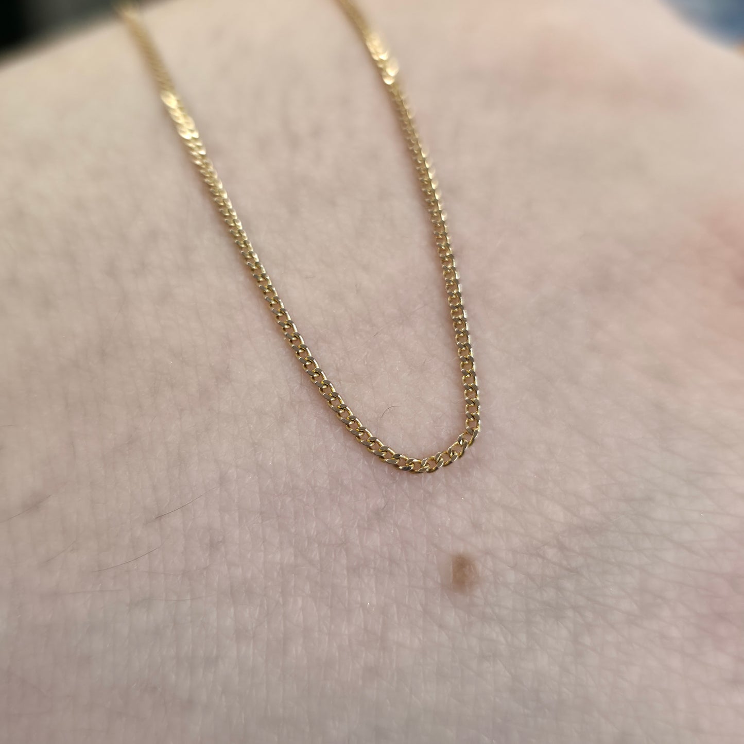 9ct Yellow Gold Vintage Lightweight Curb Chain necklace - 16 Inch / 40cm