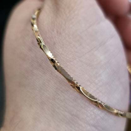 21ct Yellow Gold Vintage Solid Textured Diamond Cut Carved Small Bangle