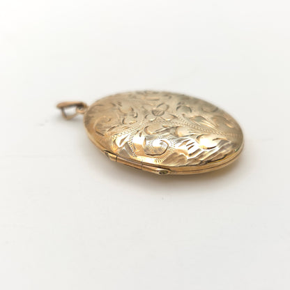 9ct Yellow Gold Vintage Floral / Foliate Engraved Domed Oval Locket