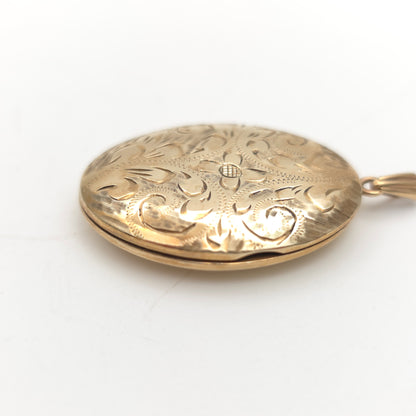 9ct Yellow Gold Vintage Floral / Foliate Engraved Domed Oval Locket