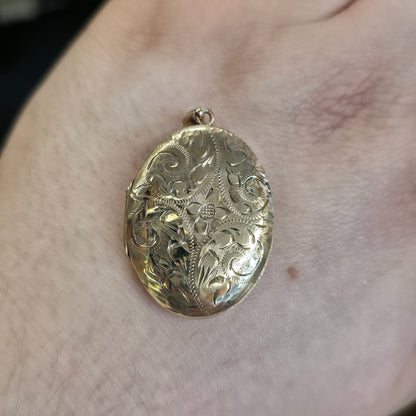 9ct Yellow Gold Vintage Floral / Foliate Engraved Domed Oval Locket