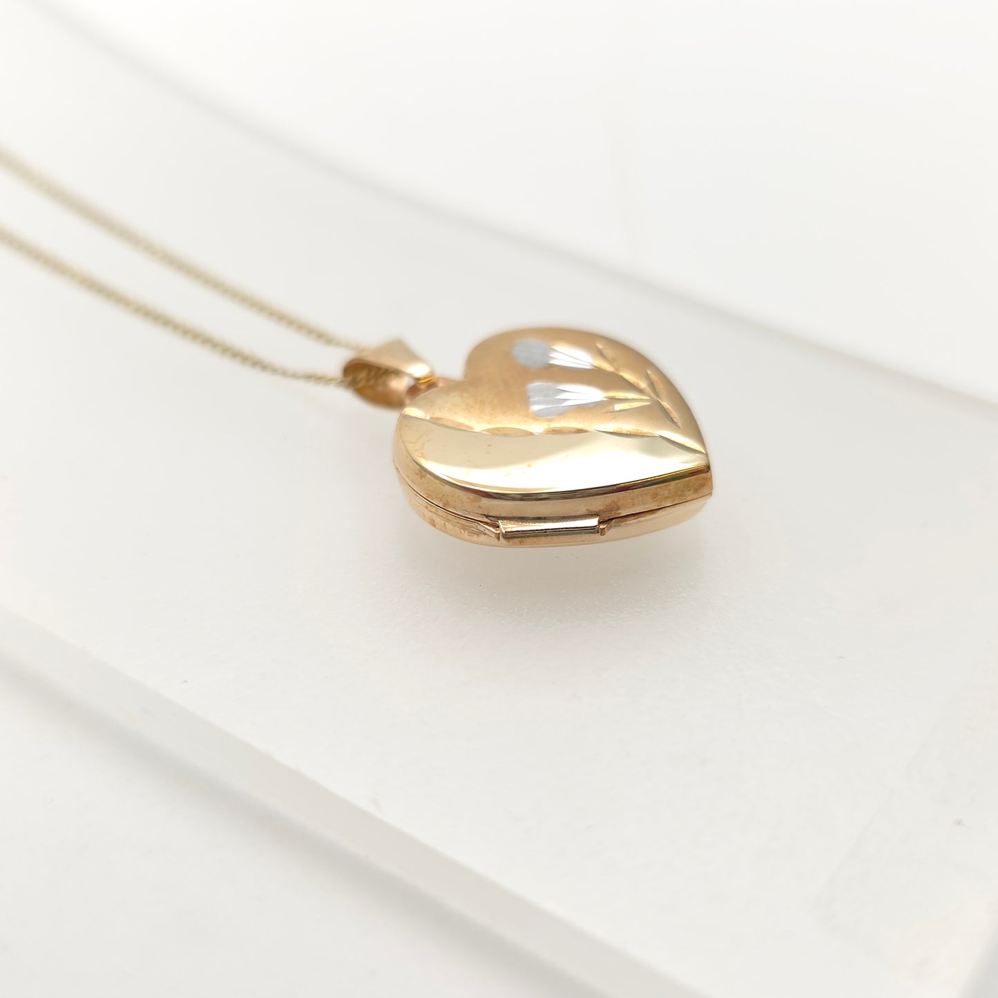 9ct Yellow Gold Vintage Floral Patterned Heart Shaped Locket Pendant Necklace