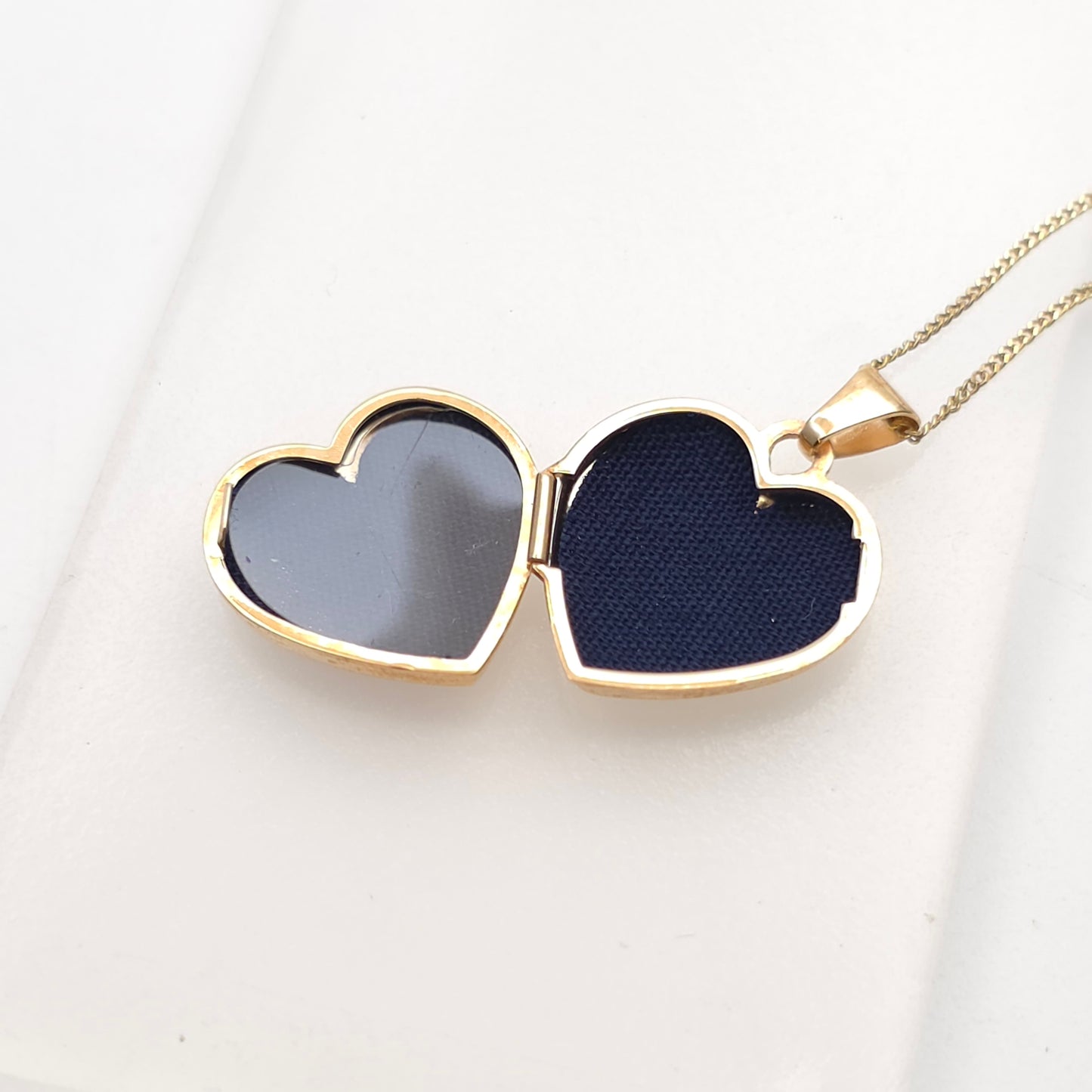 9ct Yellow Gold Vintage Floral Patterned Heart Shaped Locket Pendant Necklace