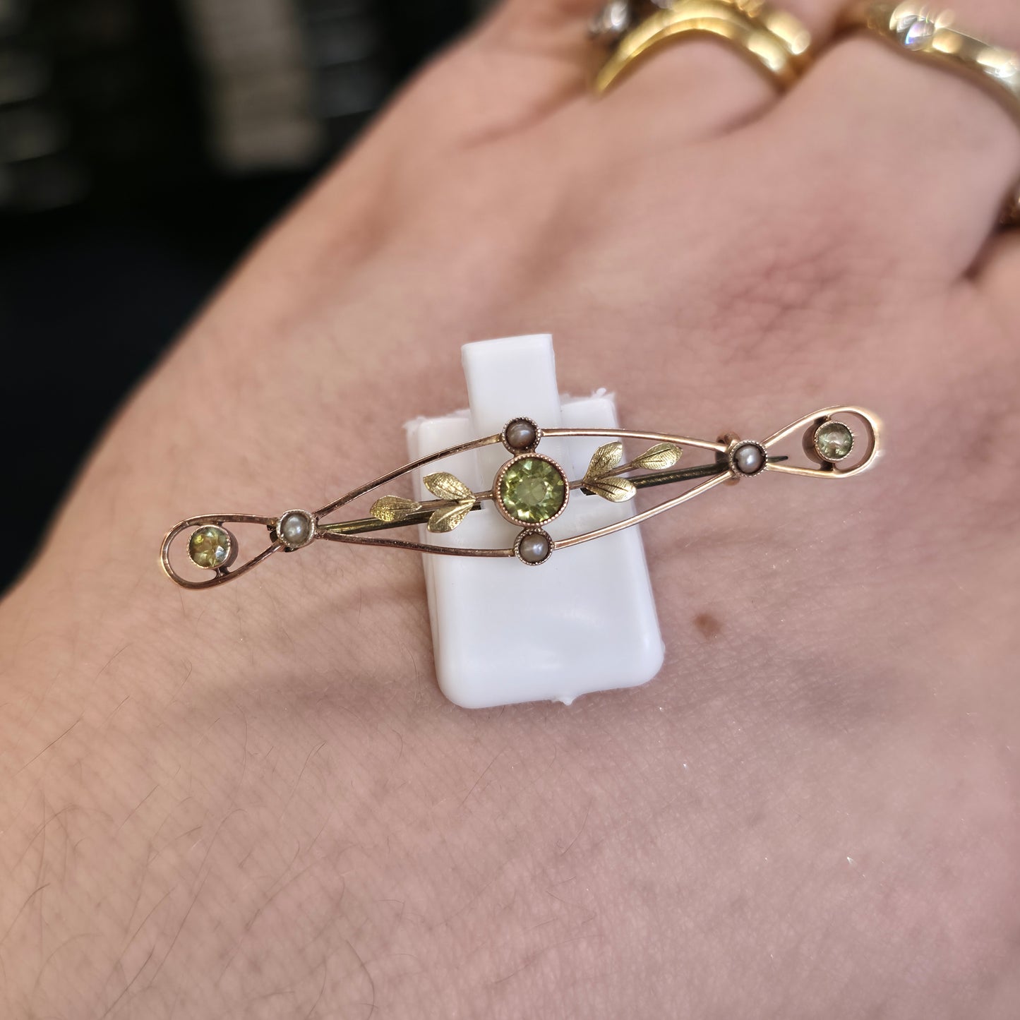 9ct Yellow Gold Antique / Vintage Peridot And Pearl Openwork Bar Brooch