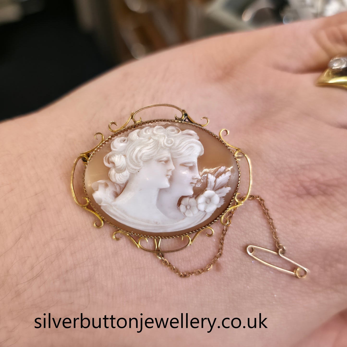 9ct Yellow Gold Antique / Vintage Two Ladies / Women Carved Cameo Brooch