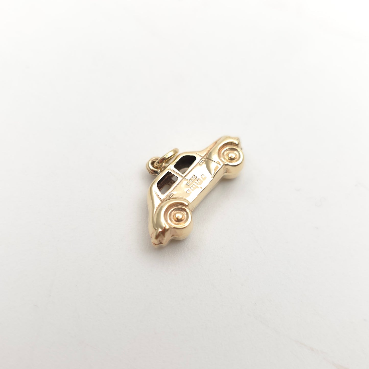 9ct Yellow Gold Vintage Hollow Car Charm / Pendant Piece