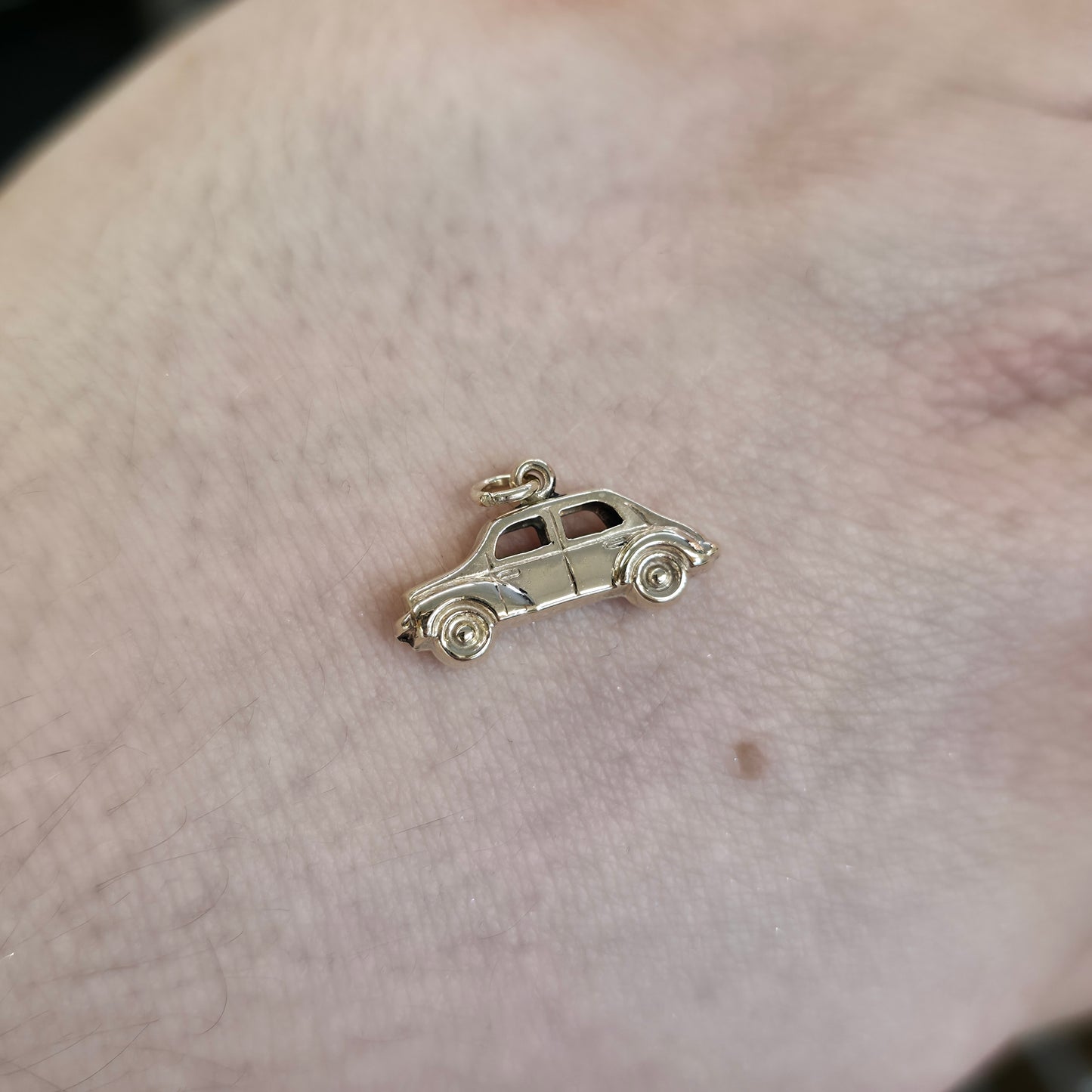 9ct Yellow Gold Vintage Hollow Car Charm / Pendant Piece
