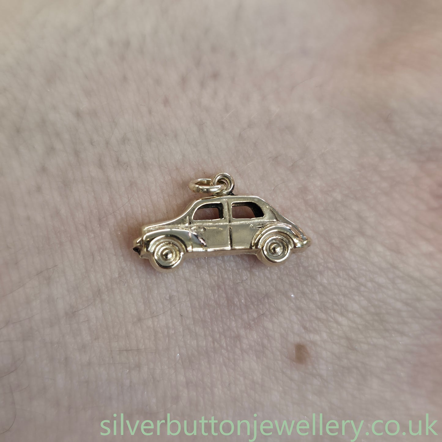 9ct Yellow Gold Vintage Hollow Car Charm / Pendant Piece