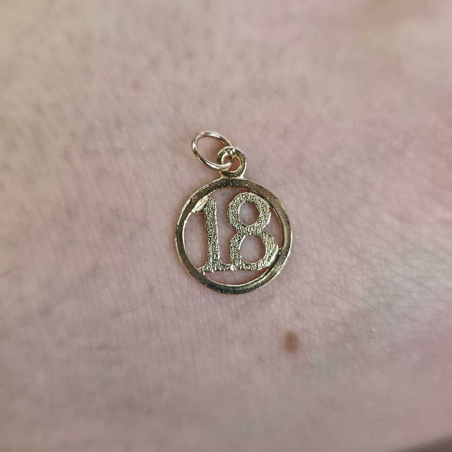 9ct Yellow Gold Vintage Solid '18' Age / Year Charm / Pendant Piece