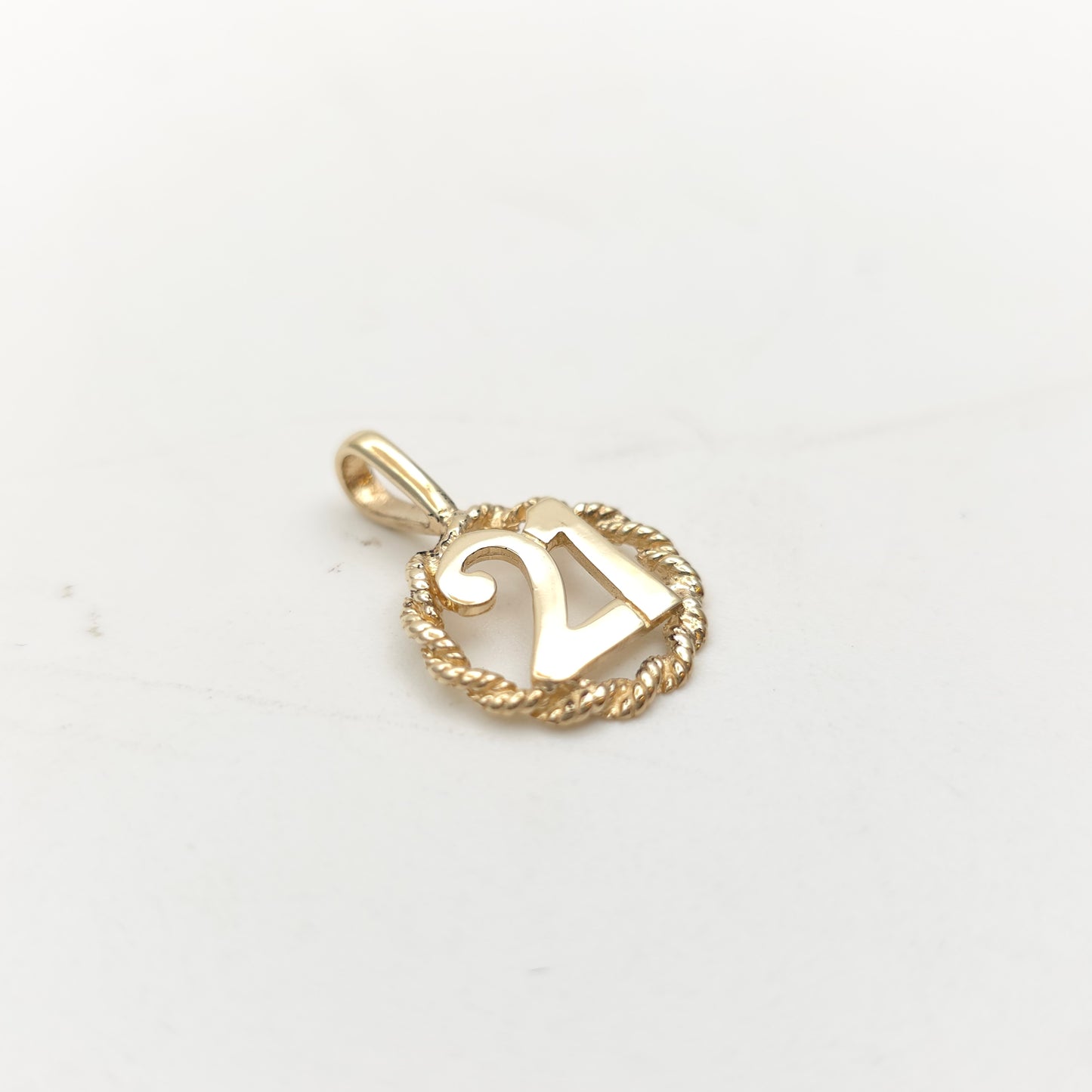 9ct Yellow Gold Vintage Solid '21' Age / Year Charm / Pendant Piece