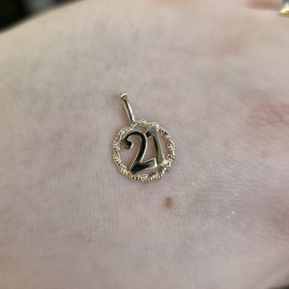 9ct Yellow Gold Vintage Solid '21' Age / Year Charm / Pendant Piece