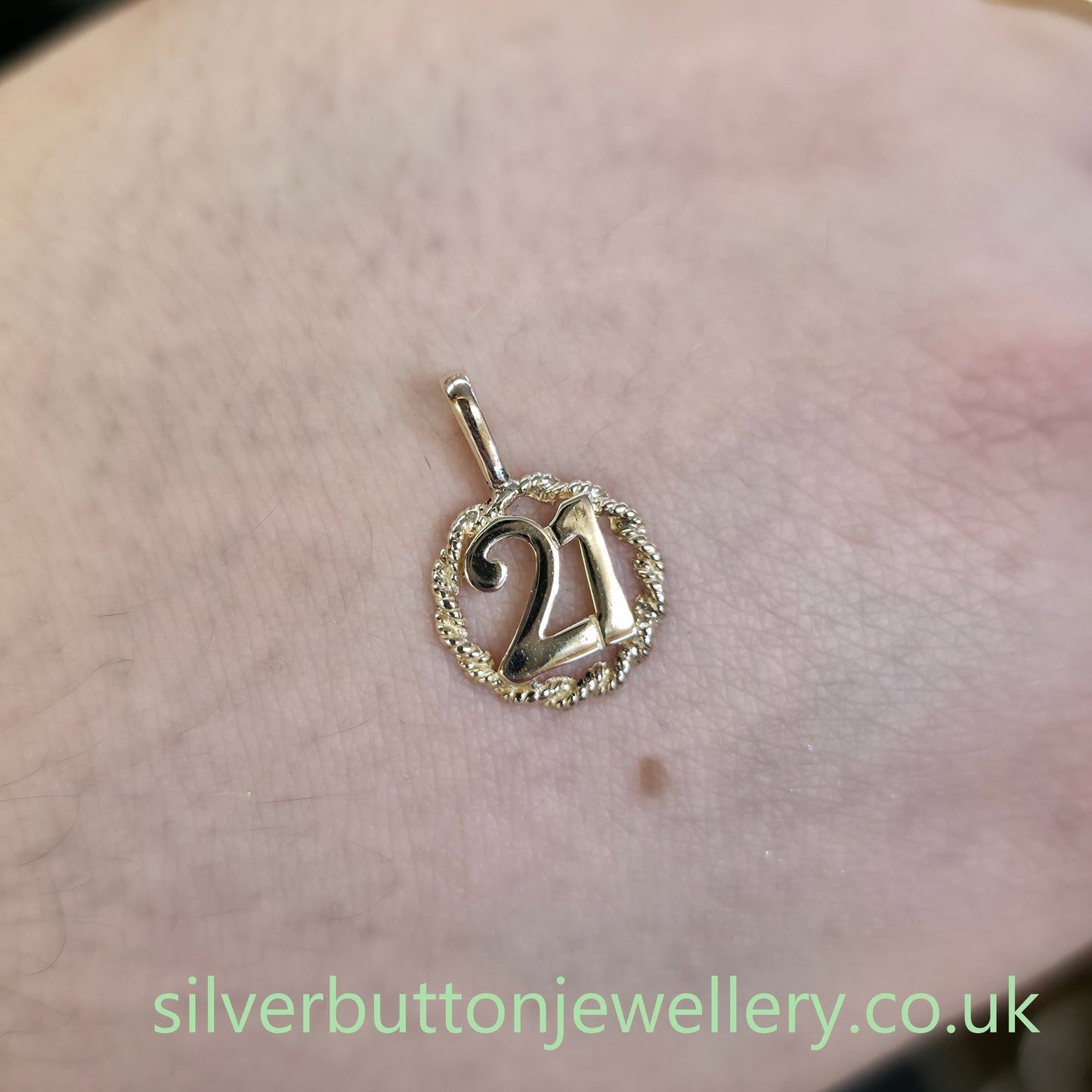 9ct Yellow Gold Vintage Solid '21' Age / Year Charm / Pendant Piece