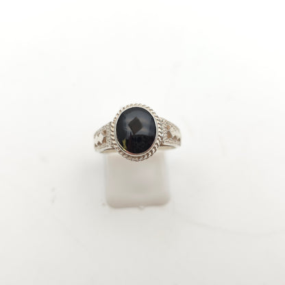 Sterling Silver Vintage Oval Cabochon Whitby Jet Cut Out Shoulder Detail Ring