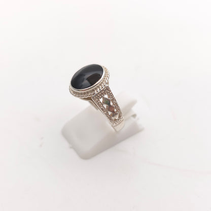 Sterling Silver Vintage Oval Cabochon Whitby Jet Cut Out Shoulder Detail Ring