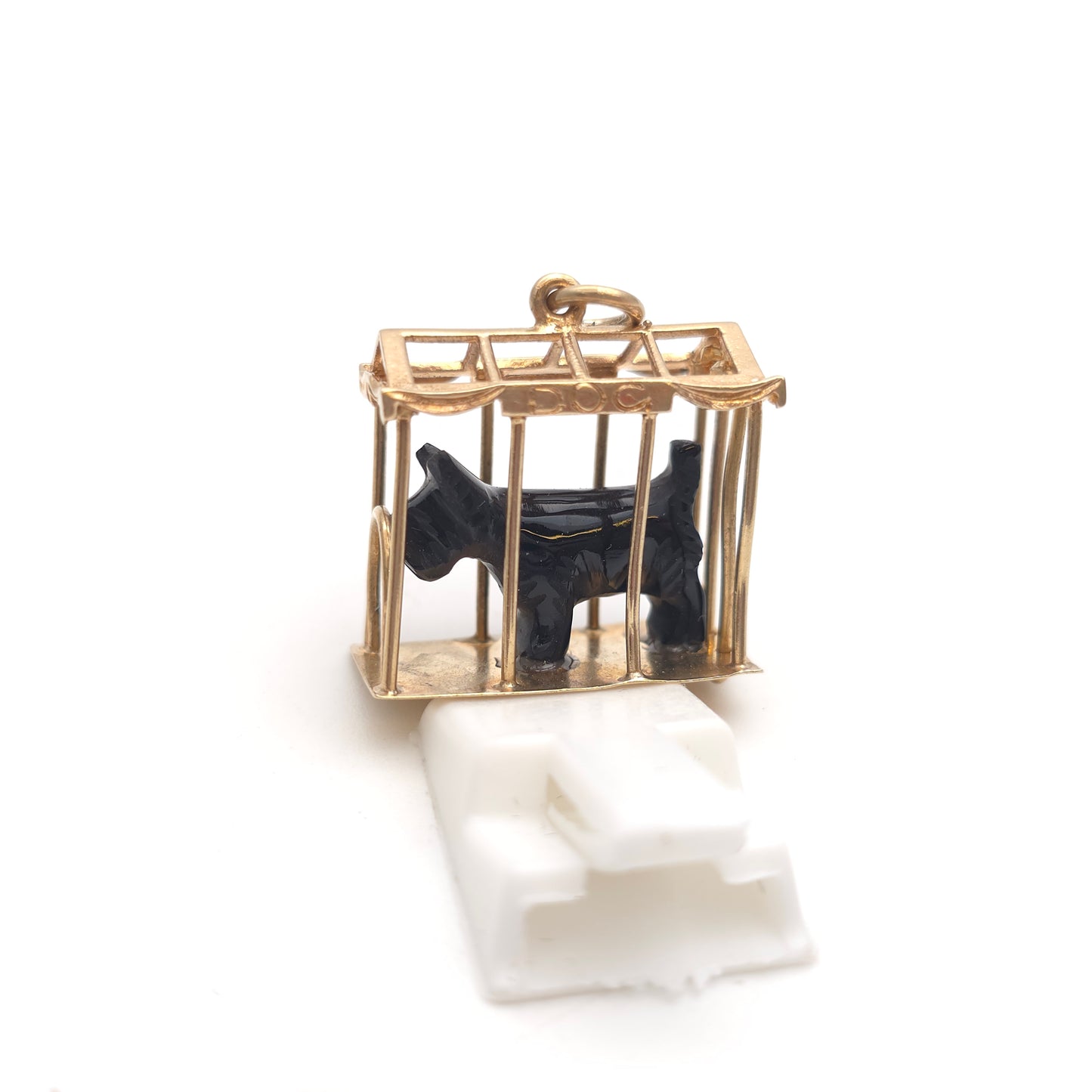 9ct Yellow Gold Vintage Black Dog (Scottie?) In Kennel XL Charm / Pendant Piece