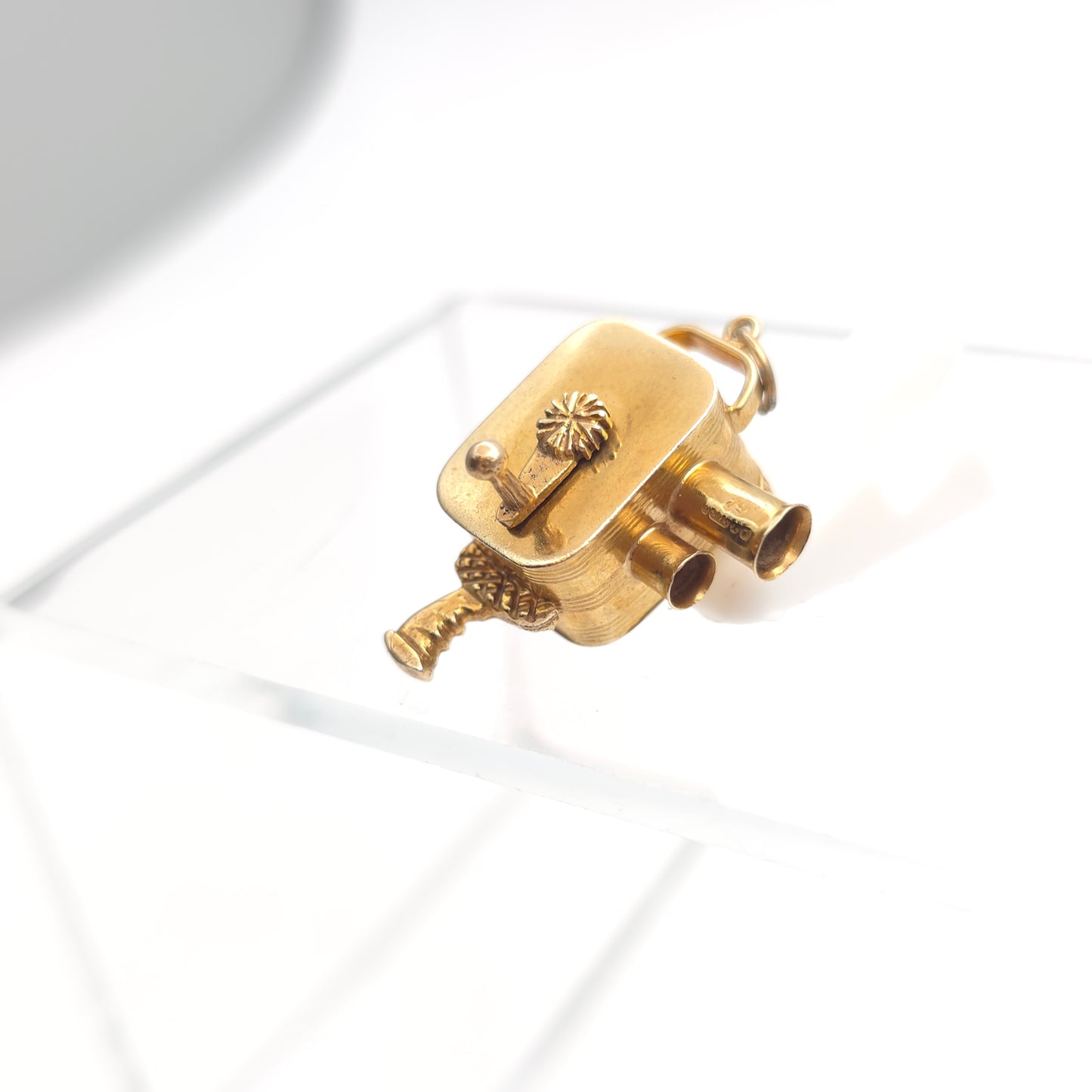 9ct Yellow Gold Vintage Film Camera Charm / Pendant Piece With Rotating Arm