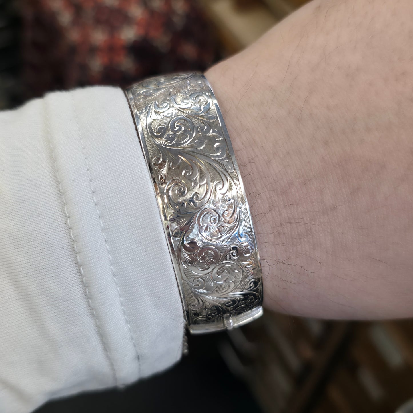 Sterling Silver Vintage Foliate Scrollwork Engraved Half Patterned Hinged Bangle