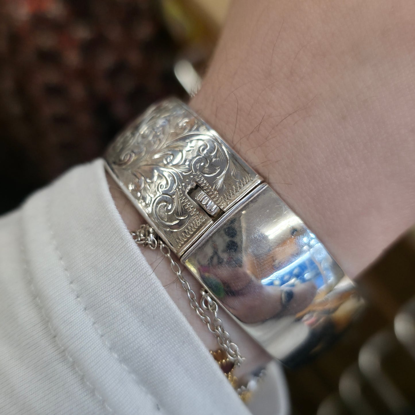 Sterling Silver Vintage Foliate Scrollwork Engraved Half Patterned Hinged Bangle