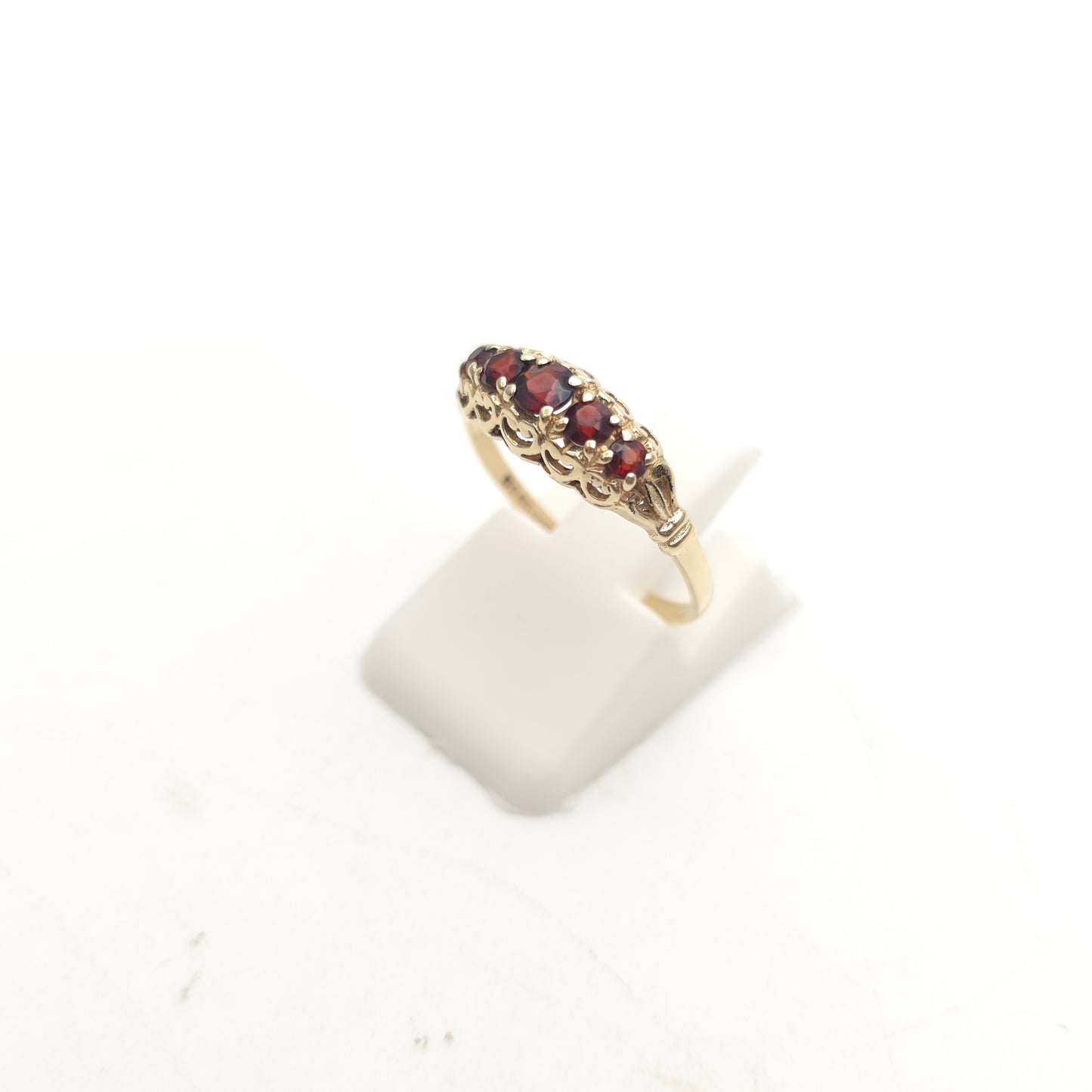 9ct Yellow Gold Vintage Five Stone Garnet Row Ring