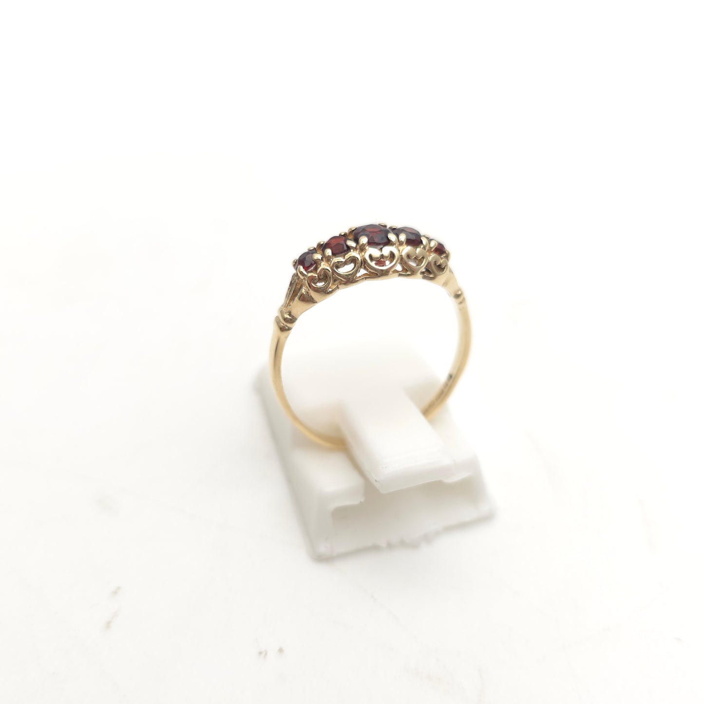 9ct Yellow Gold Vintage Five Stone Garnet Row Ring