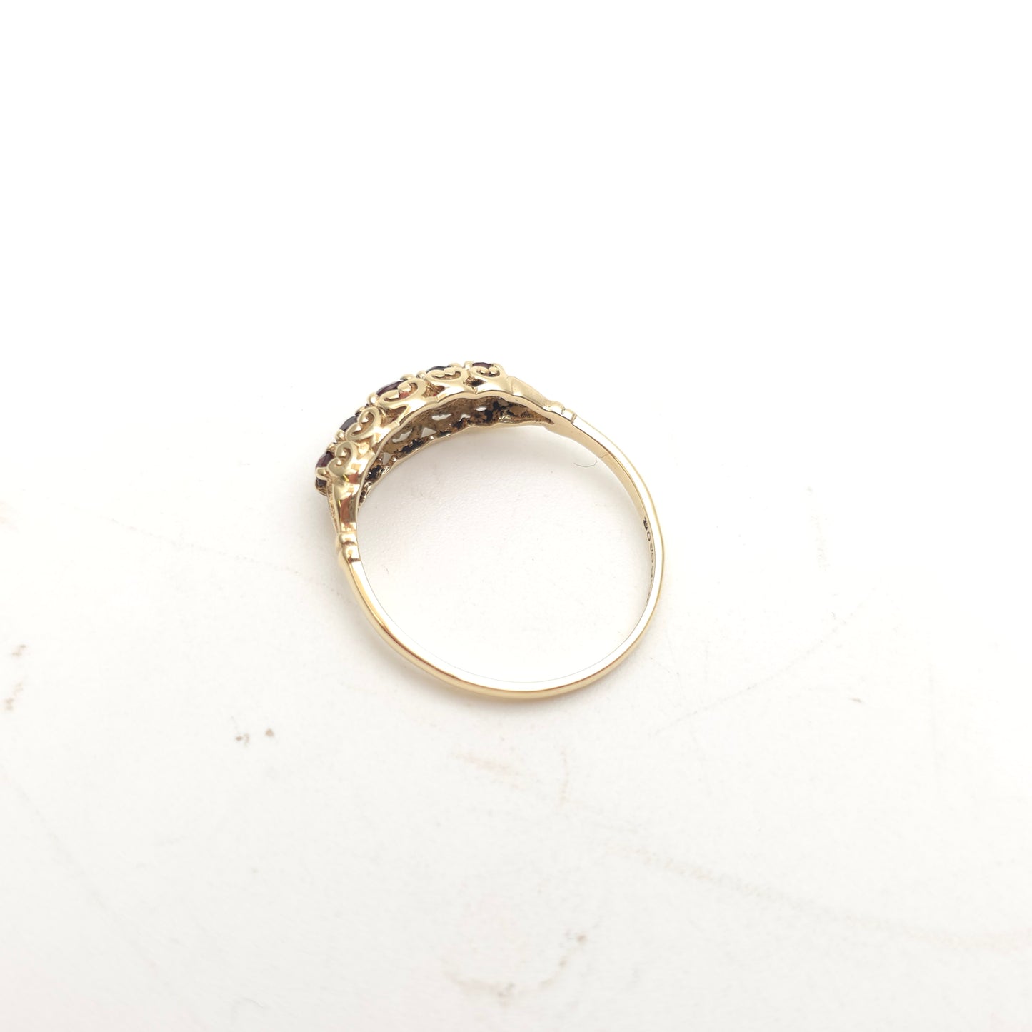 9ct Yellow Gold Vintage Five Stone Garnet Row Ring