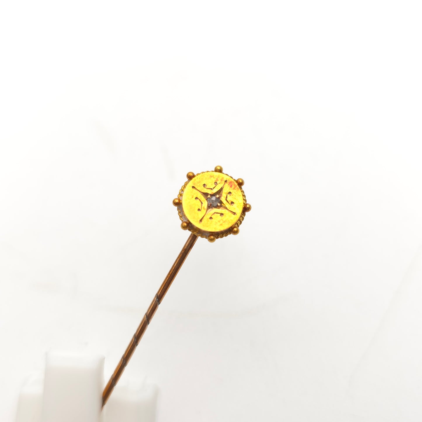 15ct Yellow Gold Boxed Antique Diamond Set Head With 9ct Body Stick Pin