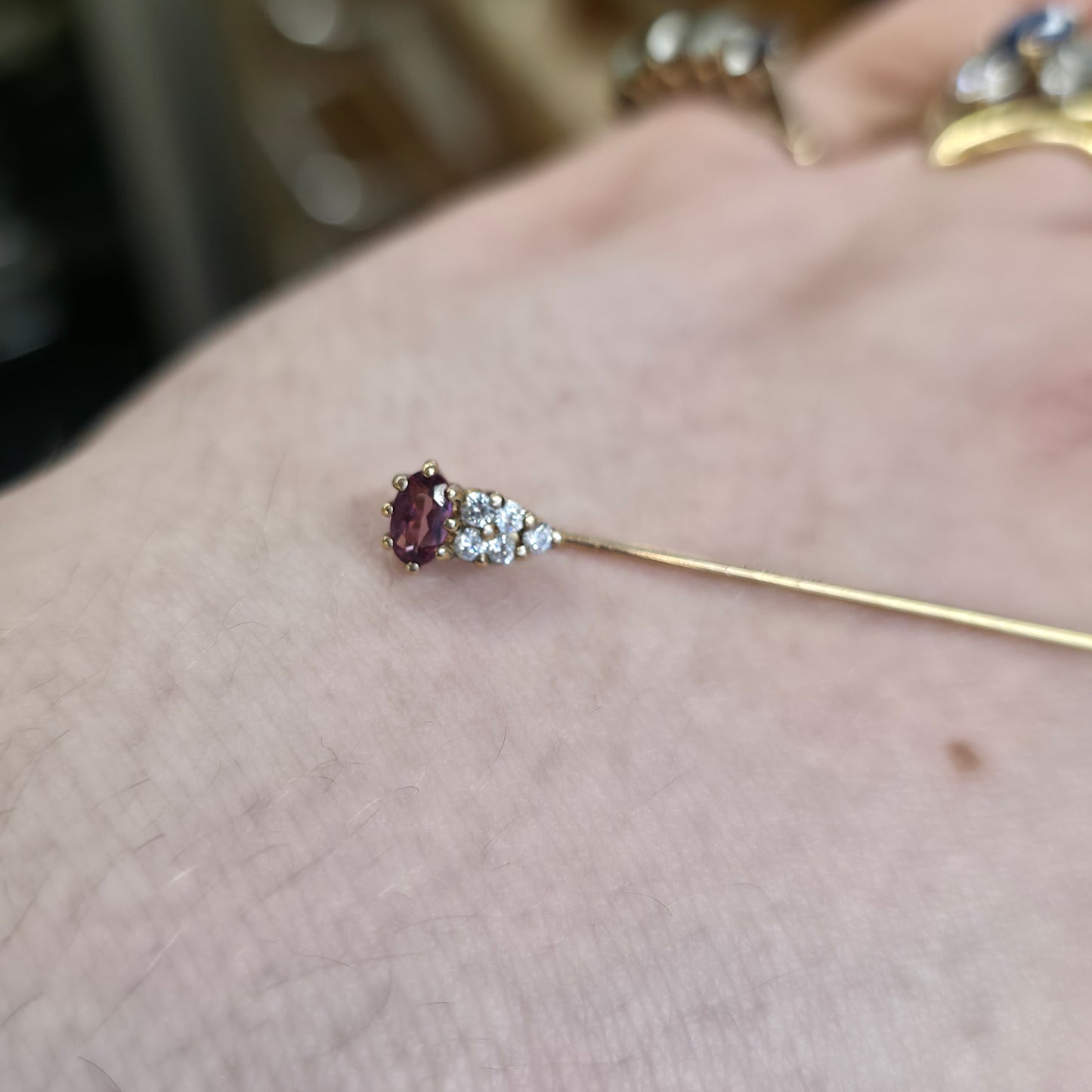 9ct Yellow Gold Vintage Pink And White Stone Topped Stick Pin