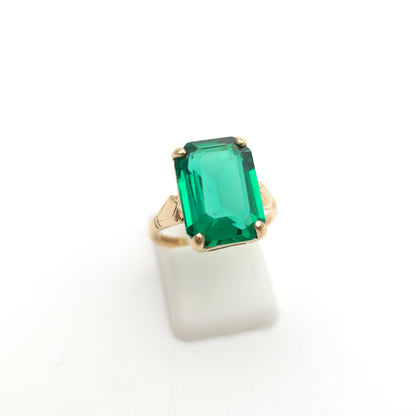 9ct Yellow Gold Vintage Large Emerald Cut Deep Green Paste Stone Solitaire Ring