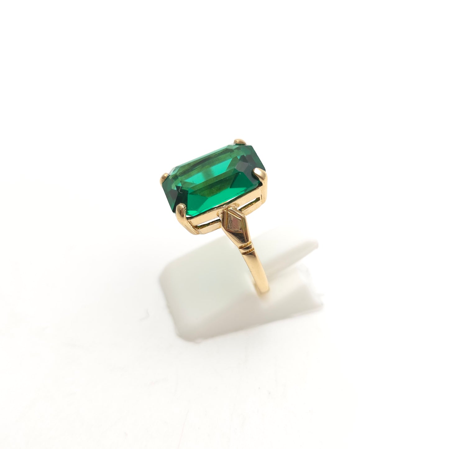9ct Yellow Gold Vintage Large Emerald Cut Deep Green Paste Stone Solitaire Ring