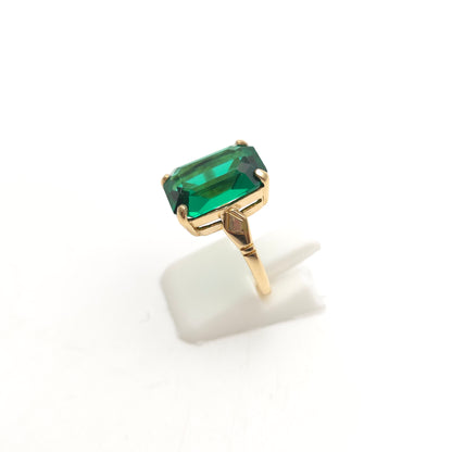 9ct Yellow Gold Vintage Large Emerald Cut Deep Green Paste Stone Solitaire Ring