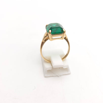 9ct Yellow Gold Vintage Large Emerald Cut Deep Green Paste Stone Solitaire Ring