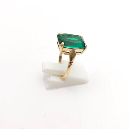 9ct Yellow Gold Vintage Large Emerald Cut Deep Green Paste Stone Solitaire Ring