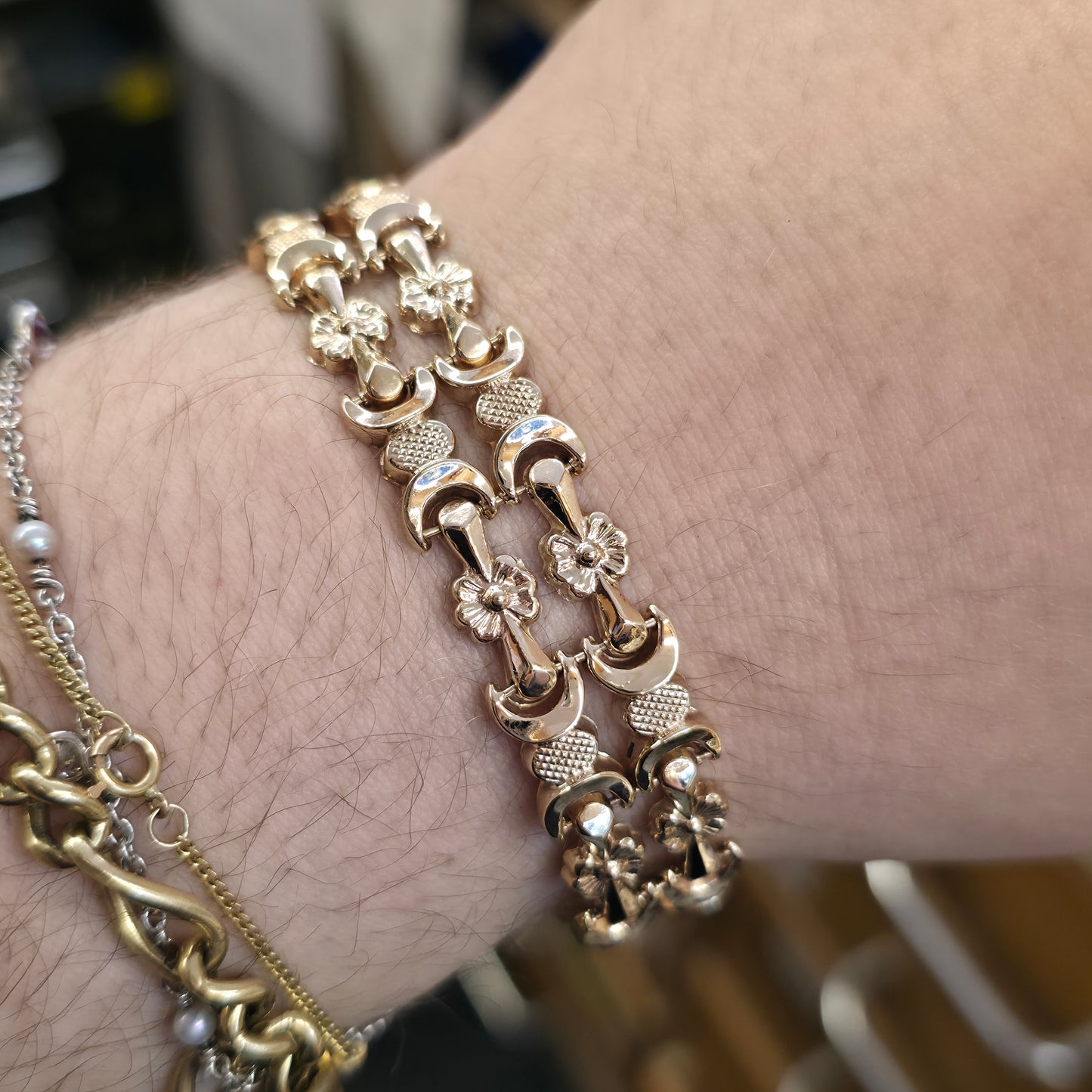 9ct Yellow Gold Antique Hollow Link Floral Fancy Link Cuff Bracelet