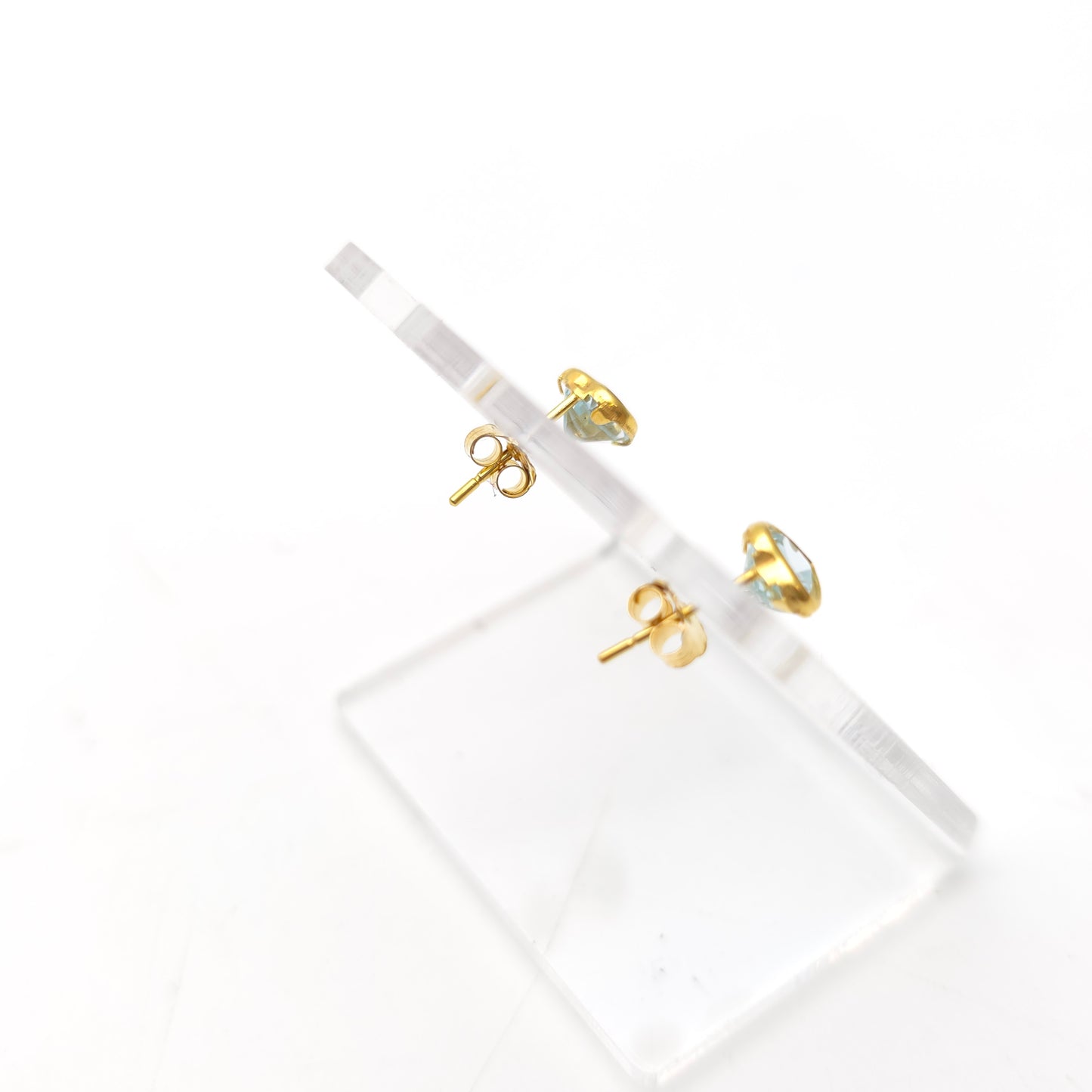 9ct Yellow Gold Heart Cut Blue Topaz Solitaire Pendant And Stud Earring Set