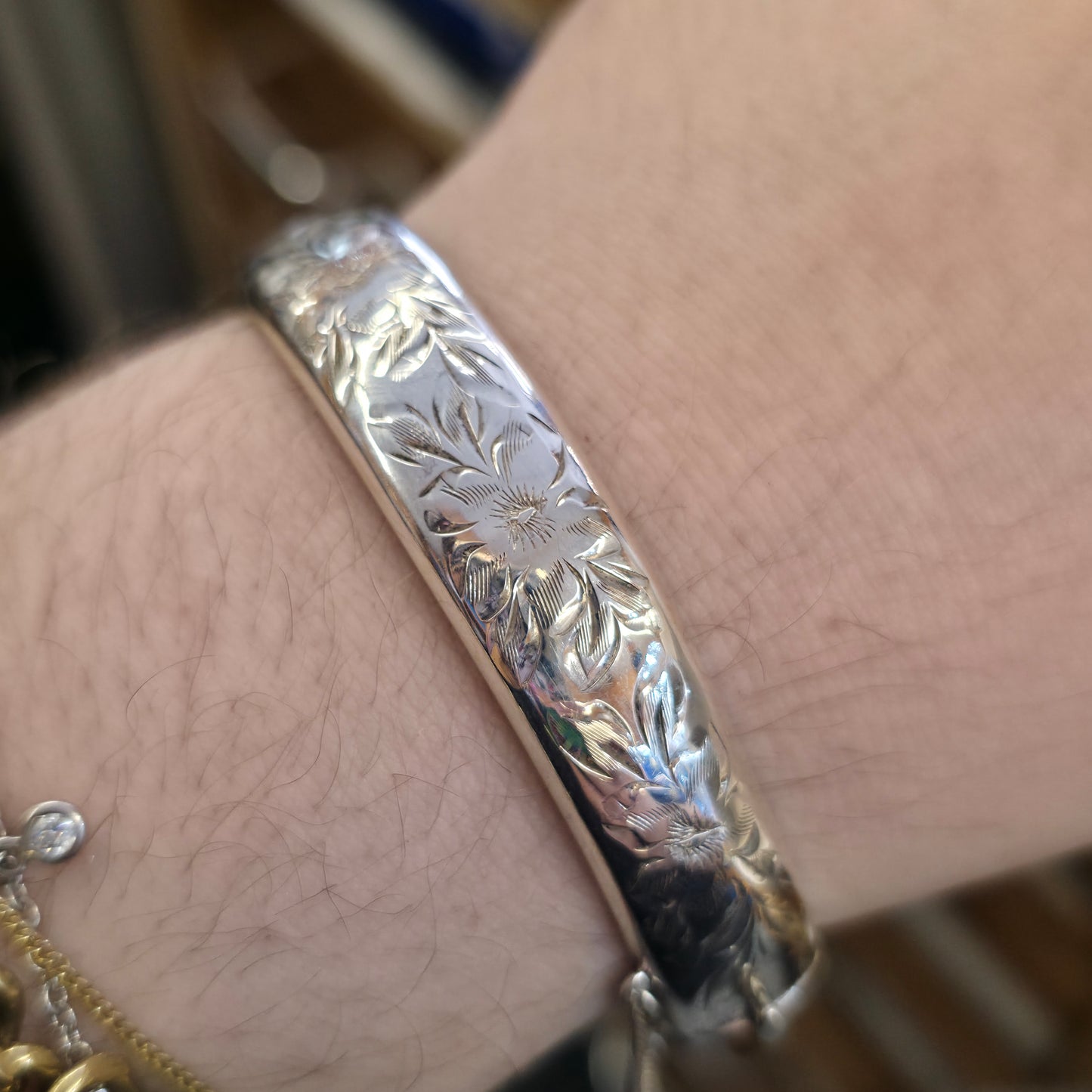 Sterling Silver Vintage Floral Engraved Patterned Hinged Bangle