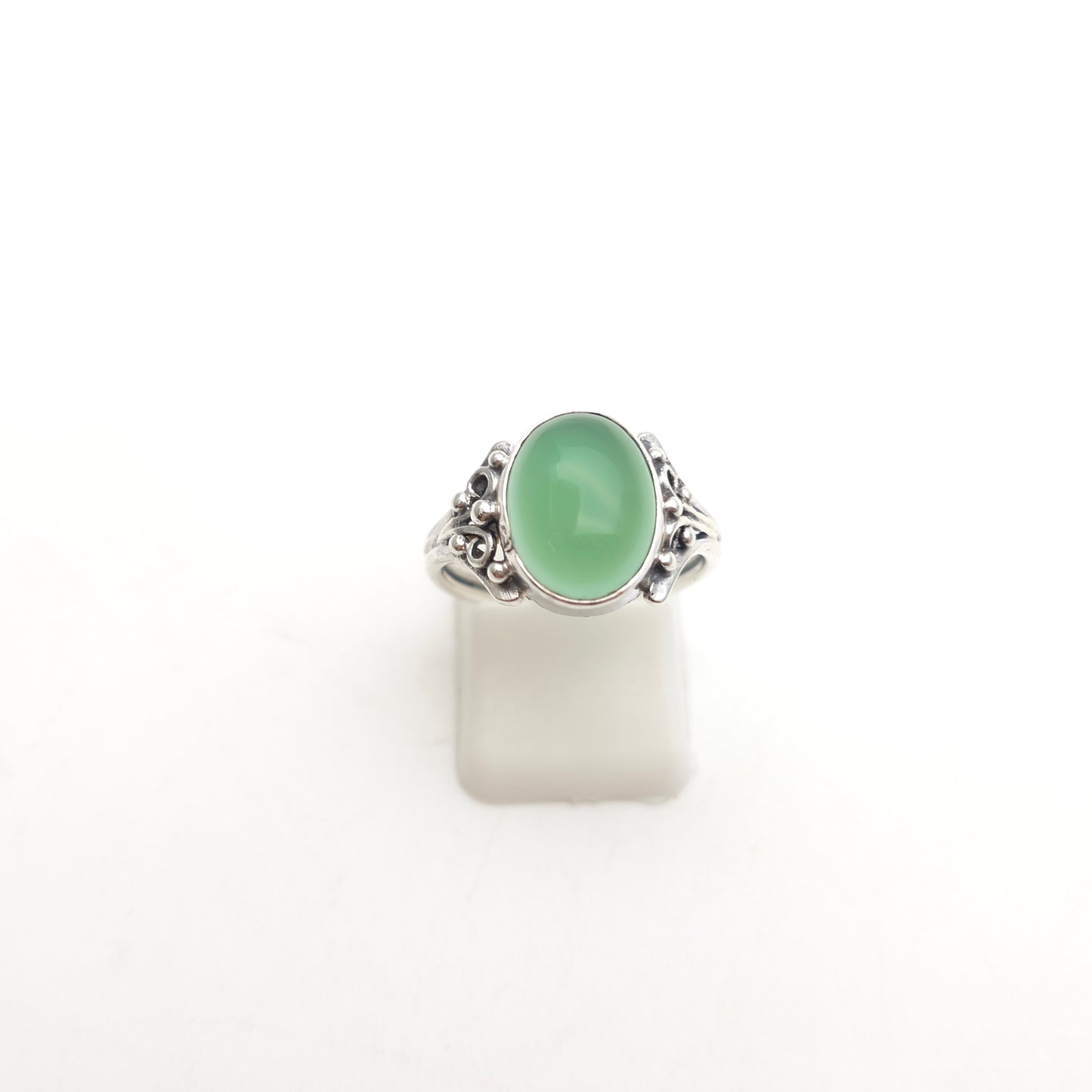 Sterling Silver Oval Cabochon Green Stone Solitaire Fancy Shoulders Ring