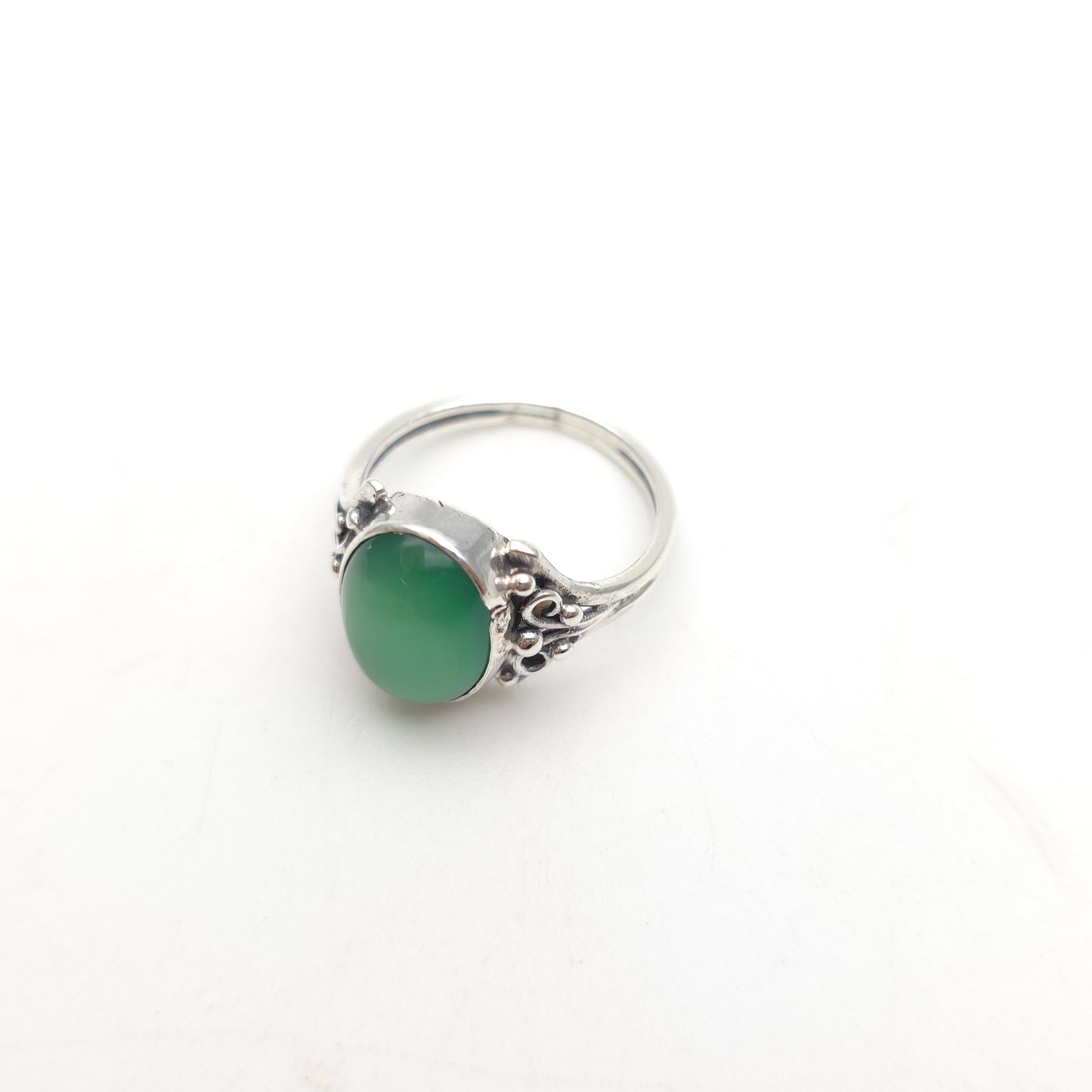 Sterling Silver Oval Cabochon Green Stone Solitaire Fancy Shoulders Ring