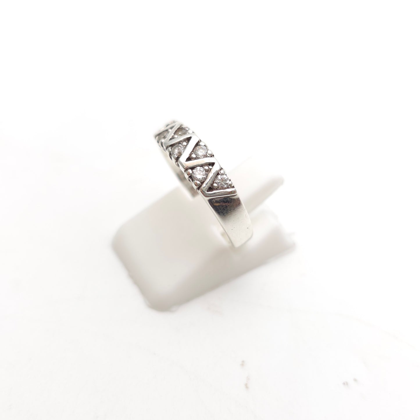 Sterling Silver White Stone Zig Zag Style Band Ring