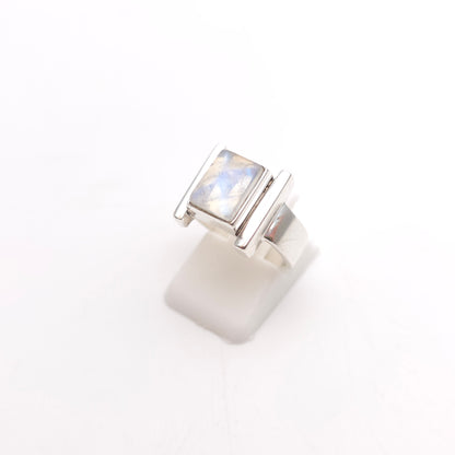 Sterling Silver Vintage Rectangular Sugarloaf Cut Labradorite / Moonstone Ring