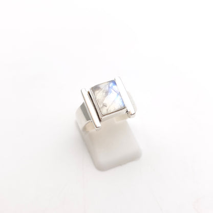 Sterling Silver Vintage Rectangular Sugarloaf Cut Labradorite / Moonstone Ring