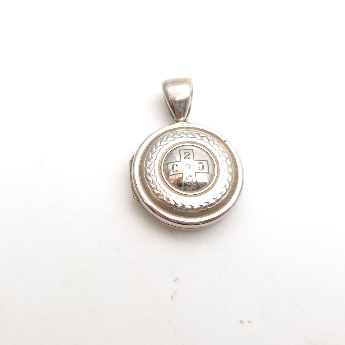 Sterling Silver Vintage Round Locket With Millennium Hallmark Design