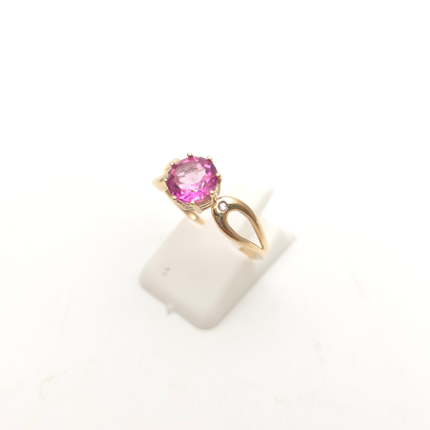 9ct Yellow Gold Round Cut Pink Topaz And White Stone Openwork Shoulders Ring